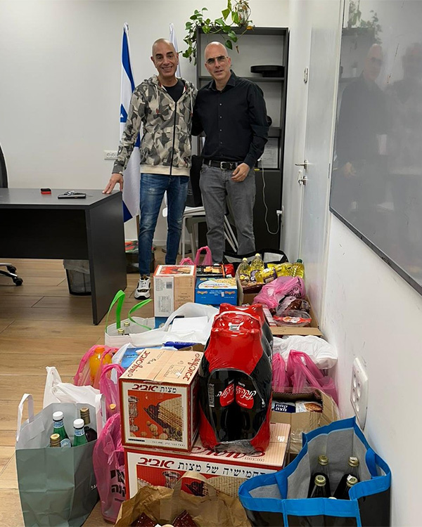 _0005_Helping Others with Solidarity